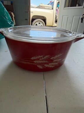 Vintage Wheat PYREX bowl with lid